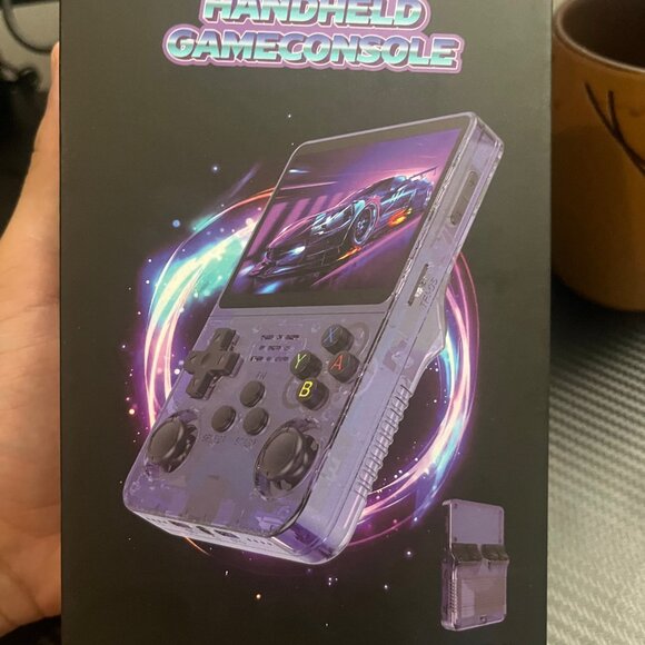 Portable Retro Console – 15,000+ Games Built-In - Picture 4 of 6